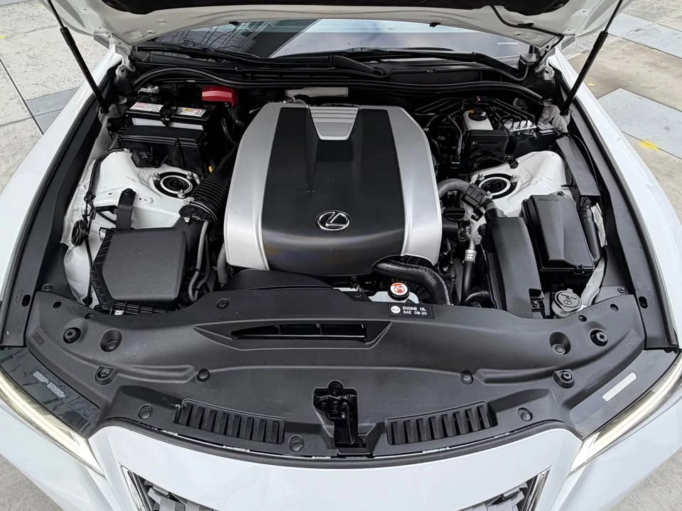 2023 Lexus IS 3rd Gen - Image 18 of 18