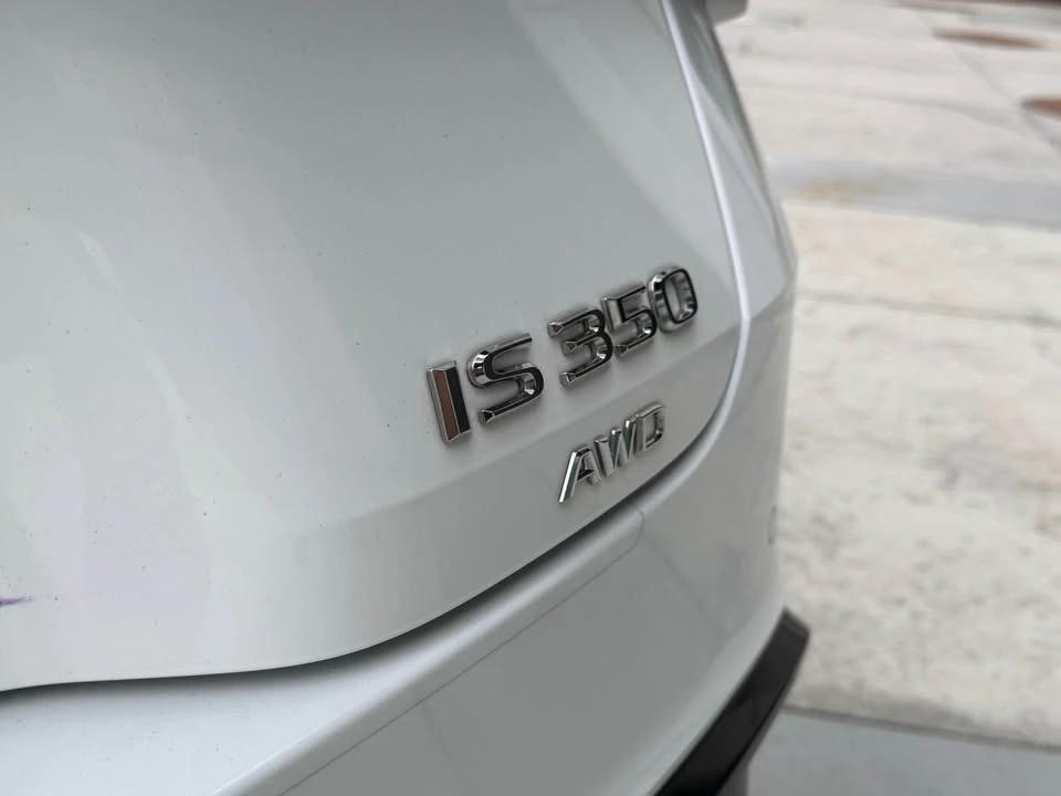 2023 Lexus IS 3rd Gen - Image 17 of 18