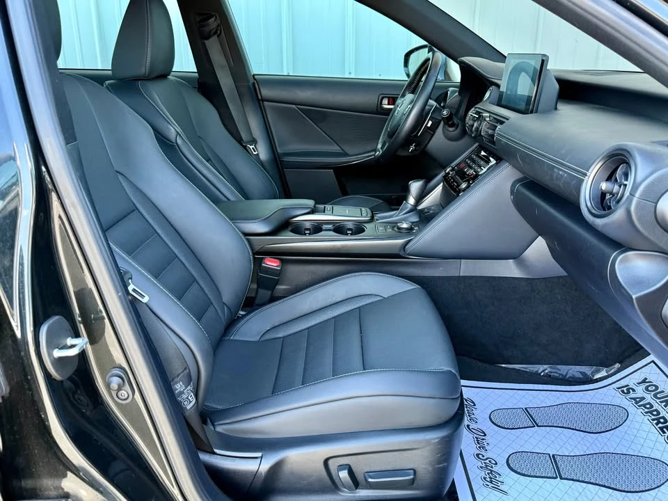 2023 Lexus IS 3rd Gen - Image 18 of 20