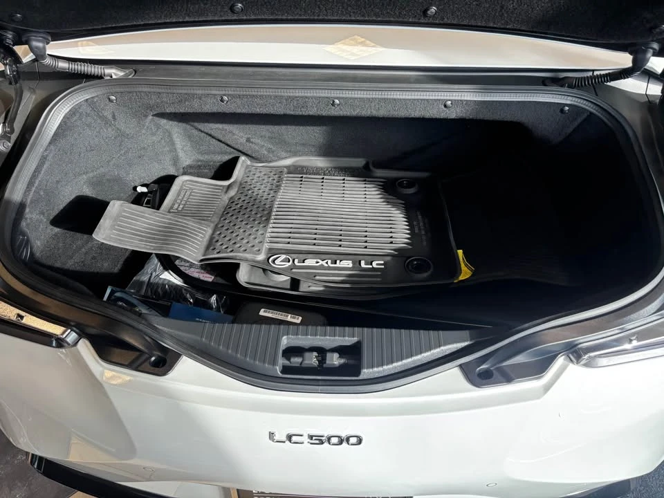 2023 Lexus LC - Image 18 of 19