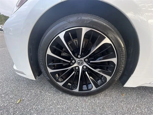 2023 Lexus LS 5th Gen - Image 10 of 20