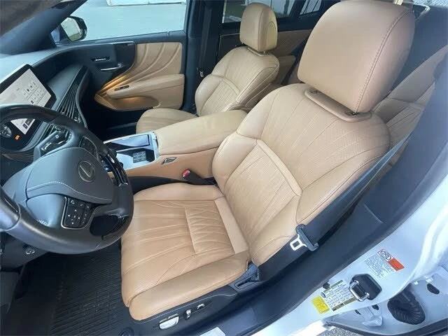 2023 Lexus LS 5th Gen - Image 11 of 20