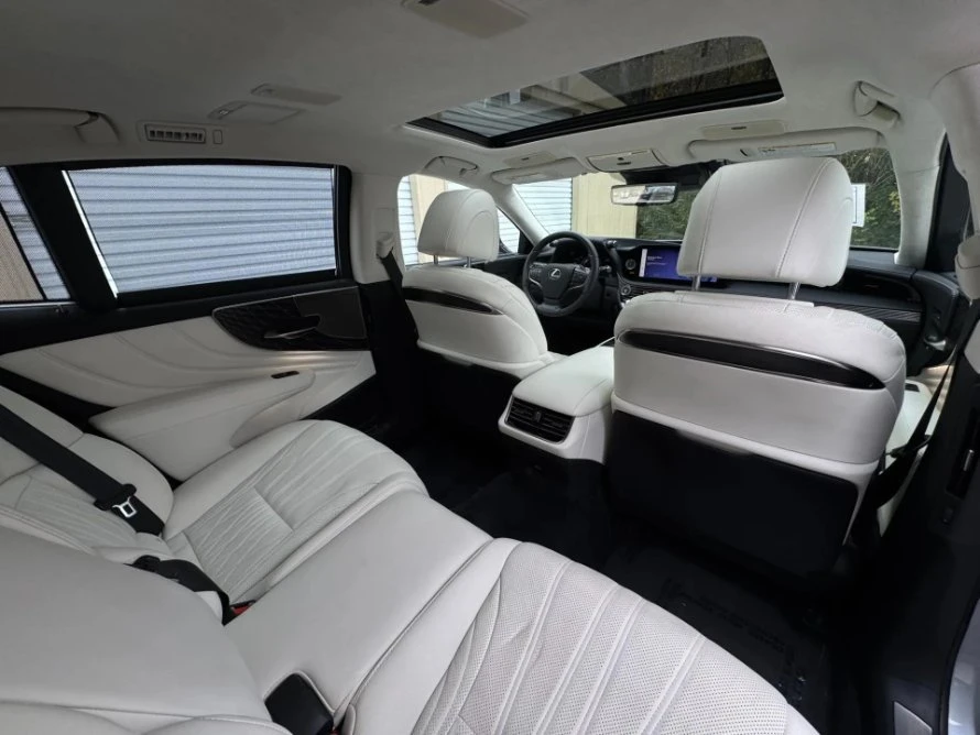 2023 Lexus LS 5th Gen - Image 6 of 7