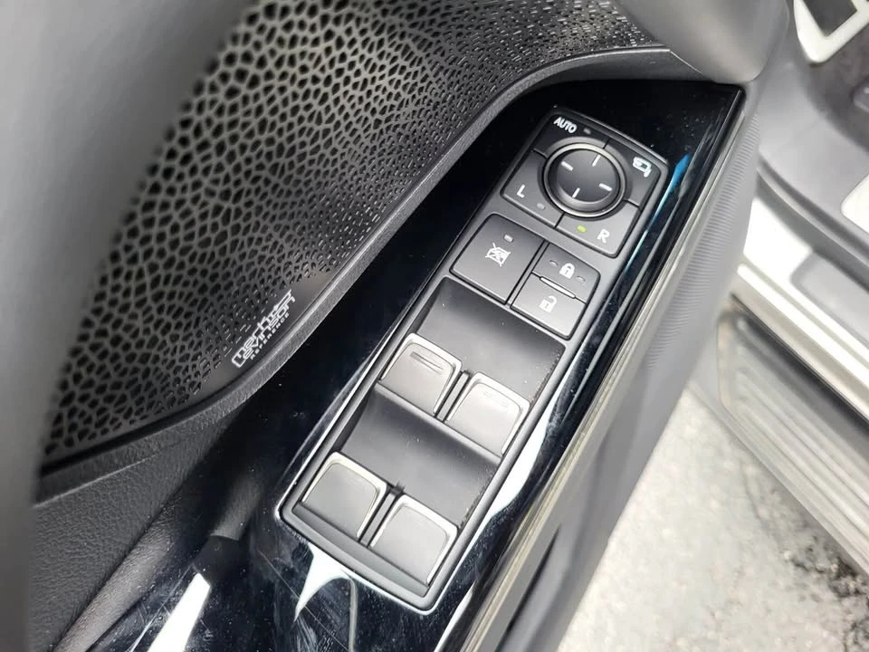 2023 Lexus LX 4th Gen - Image 13 of 17