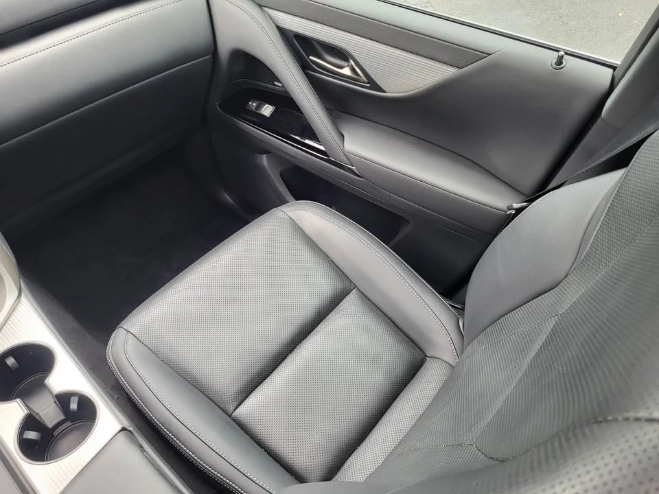 2023 Lexus LX 4th Gen - Image 15 of 17