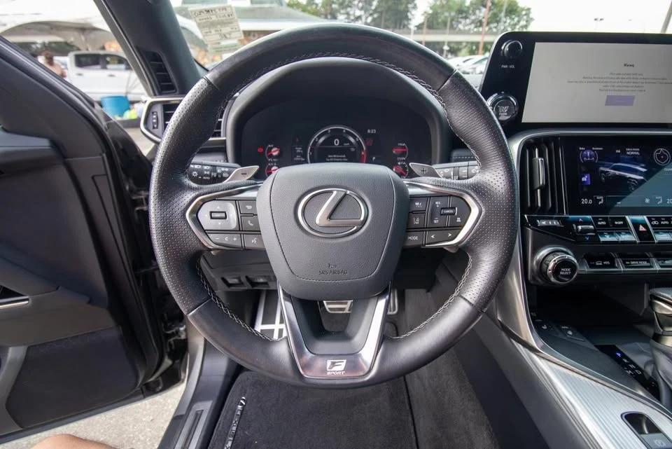 2023 Lexus LX 4th Gen - Image 10 of 13
