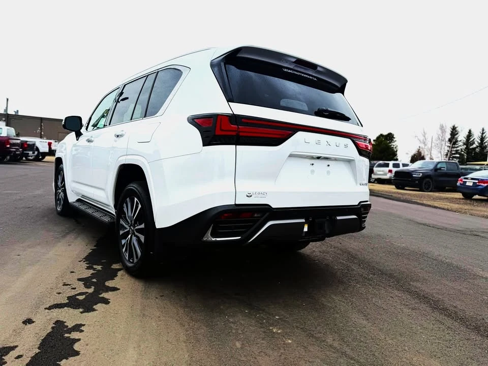 2023 Lexus LX 4th Gen - Image 4 of 8