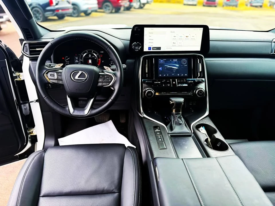 2023 Lexus LX 4th Gen - Image 6 of 8
