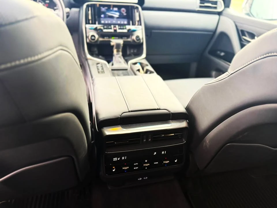 2023 Lexus LX 4th Gen - Image 7 of 8