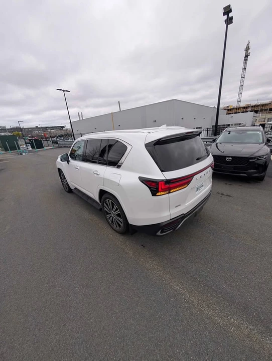2023 Lexus LX 4th Gen - Image 8 of 21