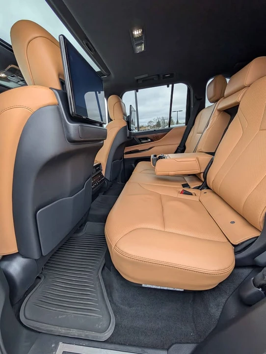 2023 Lexus LX 4th Gen - Image 19 of 21