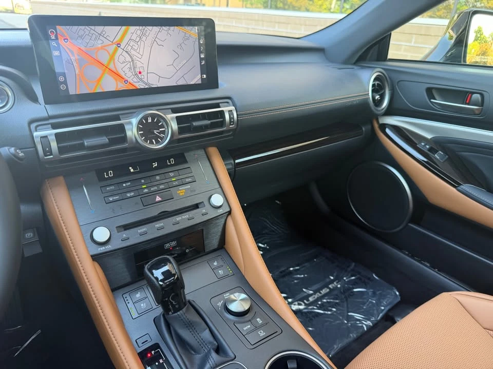2023 Lexus RC - Image 12 of 15