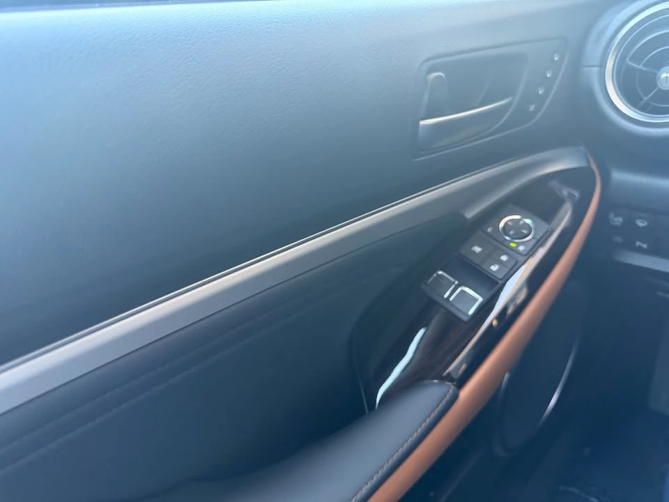 2023 Lexus RC - Image 8 of 15