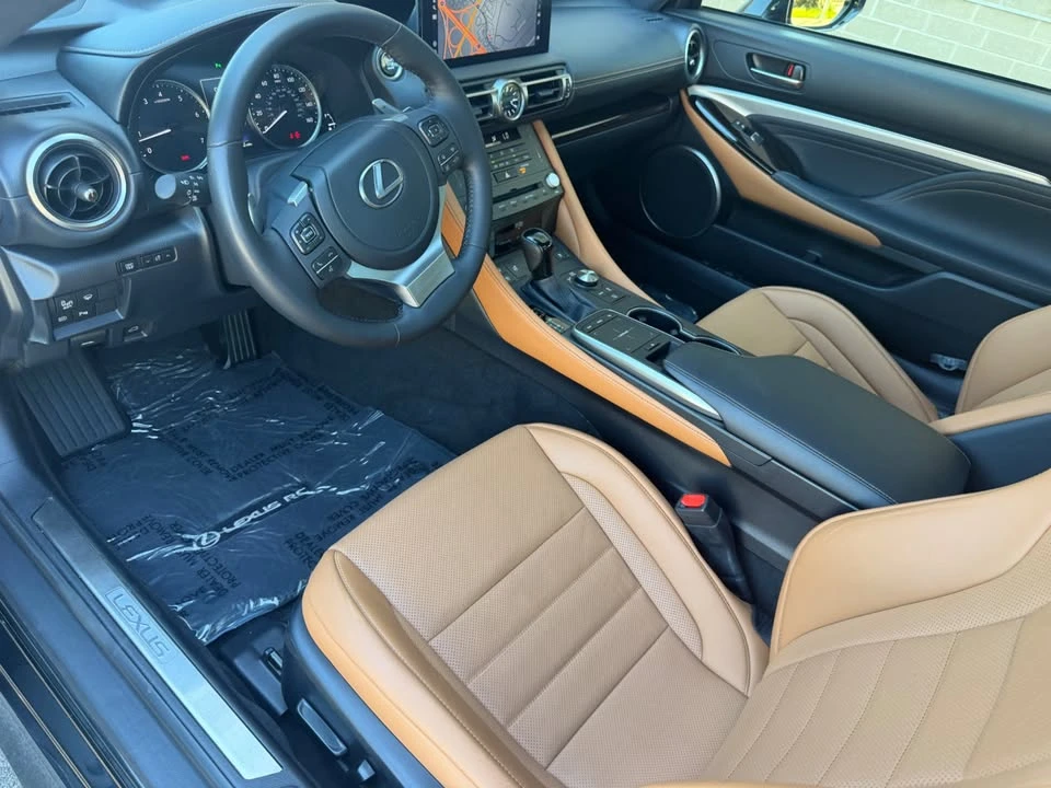 2023 Lexus RC - Image 9 of 16