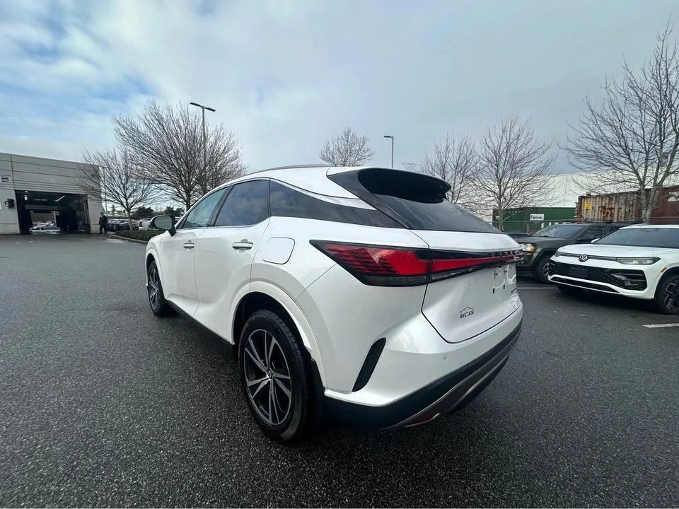 2023 Lexus RX 5th Gen - Image 4 of 12