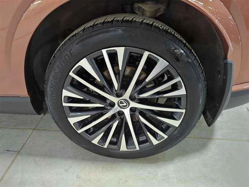 2023 Lexus RX 5th Gen - Image 6 of 19