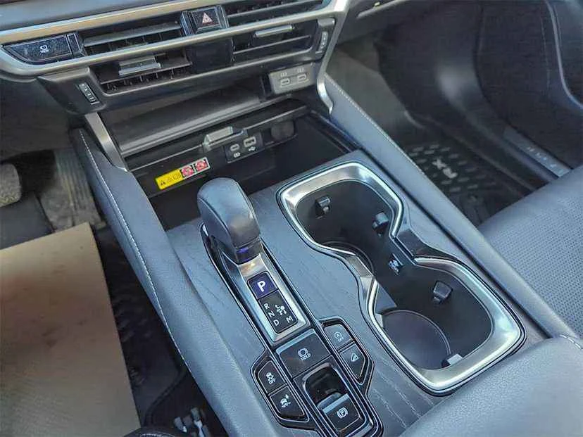 2023 Lexus RX 5th Gen - Image 15 of 19