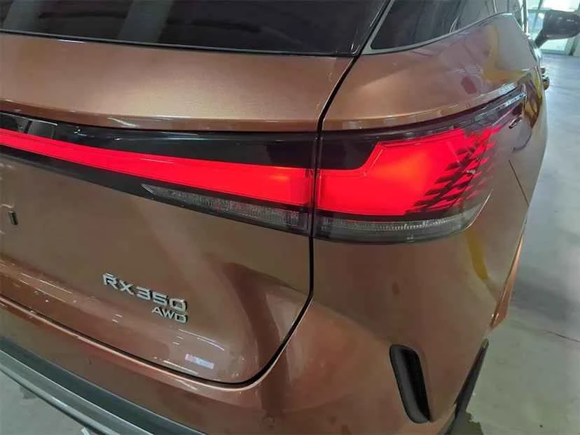 2023 Lexus RX 5th Gen - Image 11 of 19