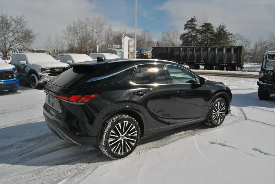 2023 Lexus RX 5th Gen - Image 5 of 19