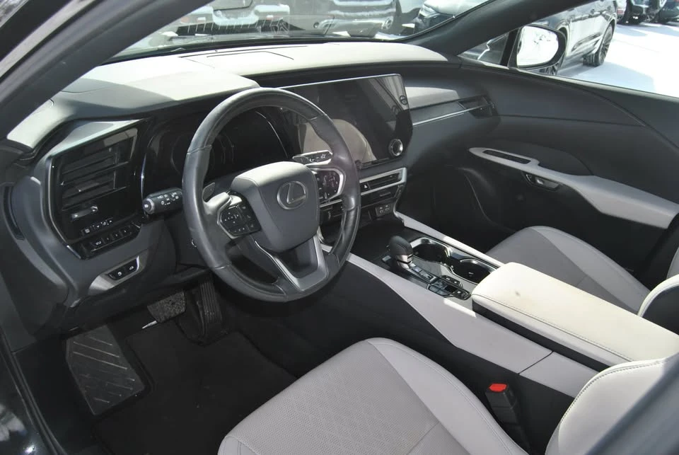 2023 Lexus RX 5th Gen - Image 12 of 19