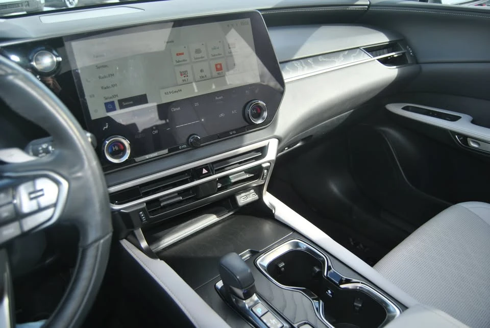 2023 Lexus RX 5th Gen - Image 15 of 19