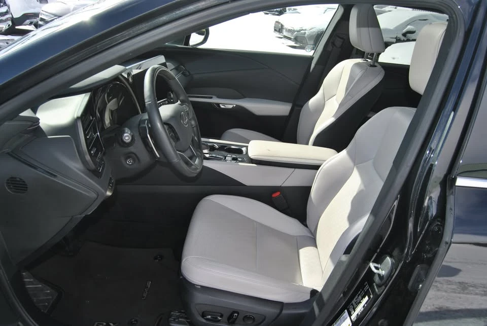 2023 Lexus RX 5th Gen - Image 8 of 19