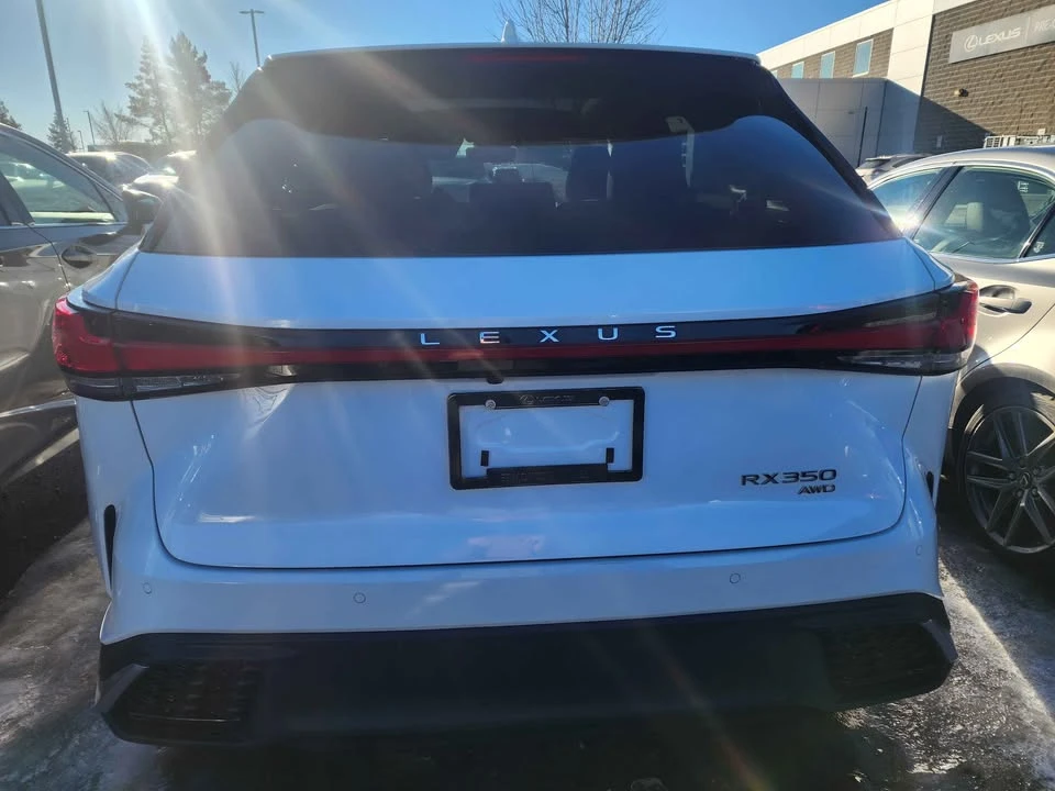 2023 Lexus RX 5th Gen - Image 8 of 12
