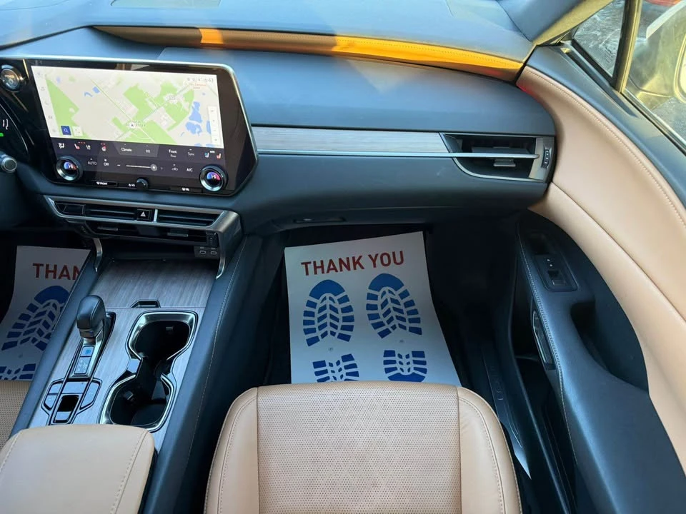 2023 Lexus RX 5th Gen - Image 12 of 20