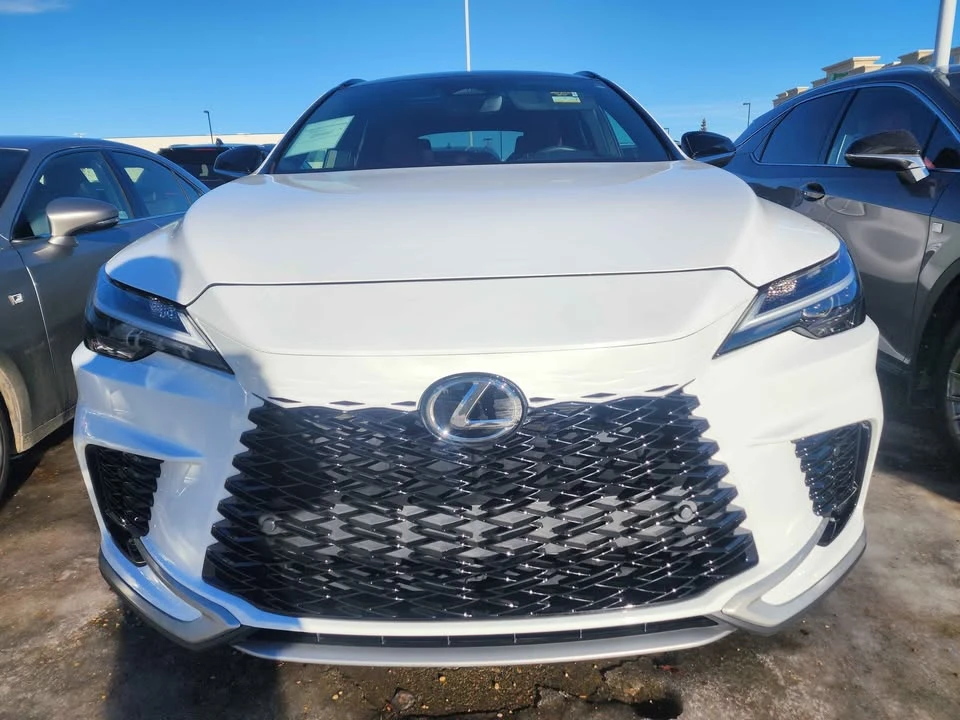 2023 Lexus RX 5th Gen - Image 9 of 12