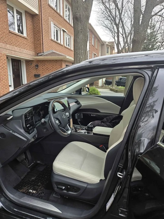 2023 Lexus RX 5th Gen - Image 13 of 17