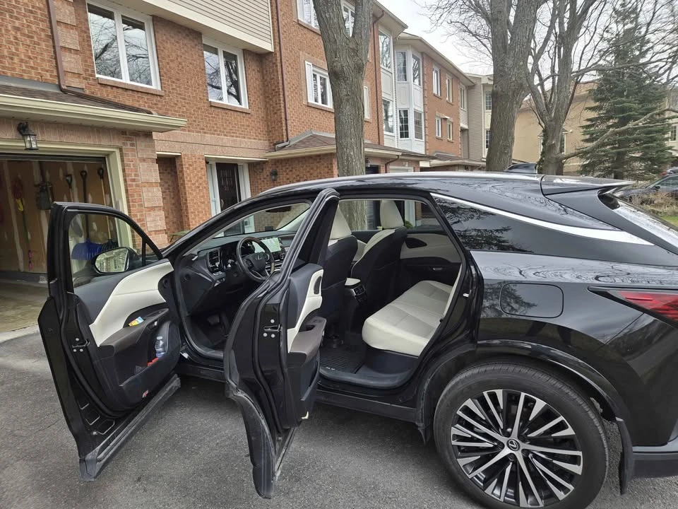 2023 Lexus RX 5th Gen - Image 12 of 17