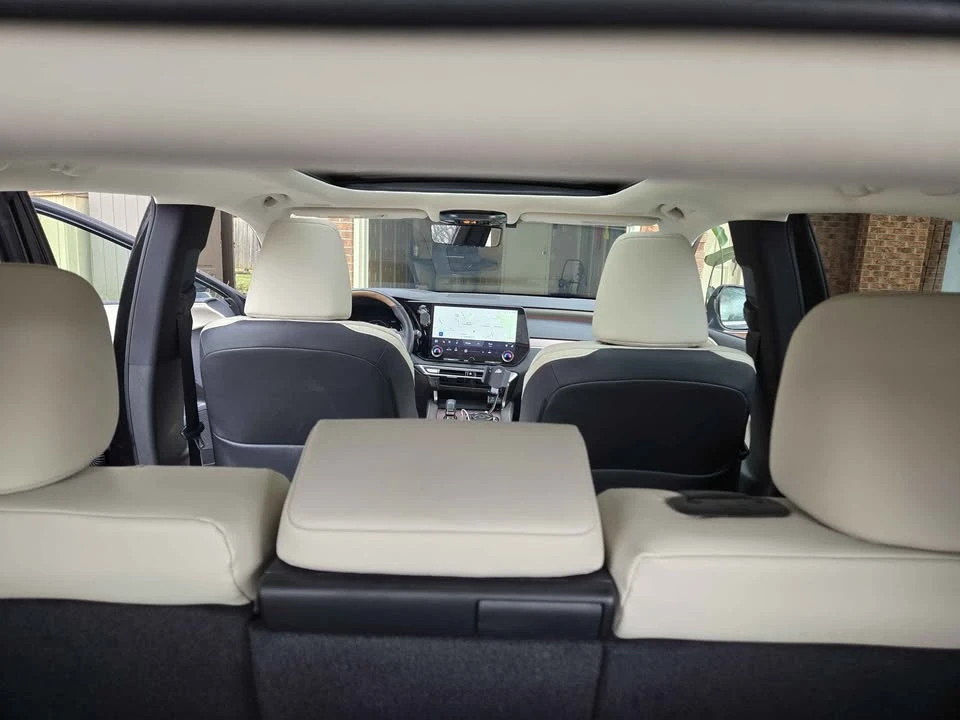 2023 Lexus RX 5th Gen - Image 11 of 17