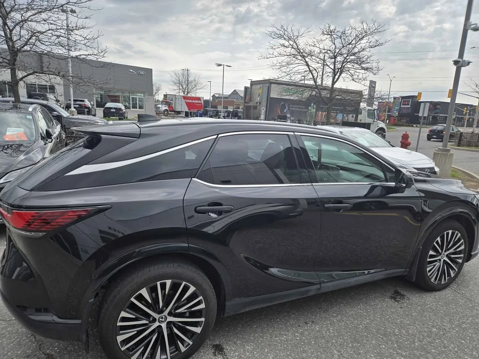 2023 Lexus RX 5th Gen - Image 15 of 17