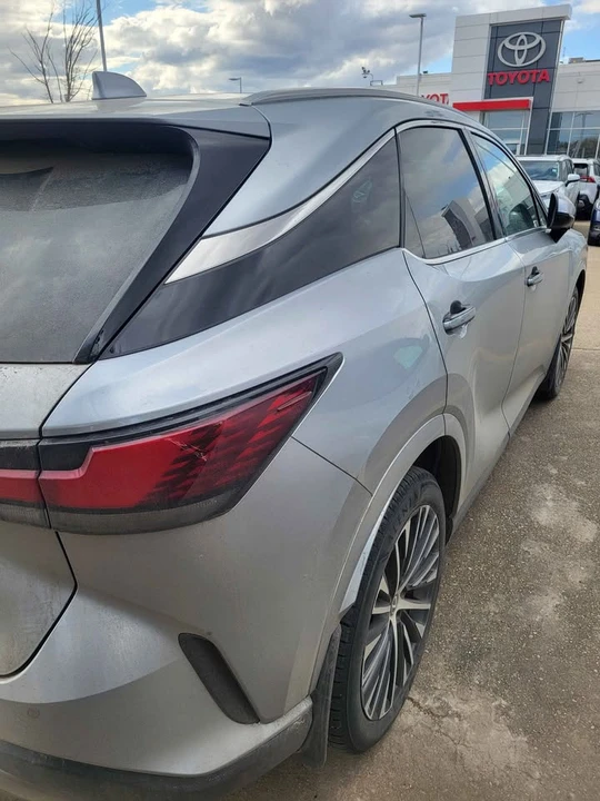 2023 Lexus RX 5th Gen - Image 4 of 11