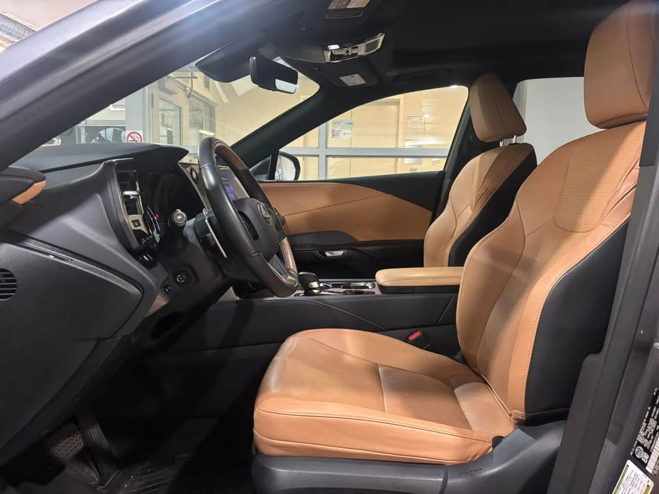 2023 Lexus RX 5th Gen - Image 6 of 9