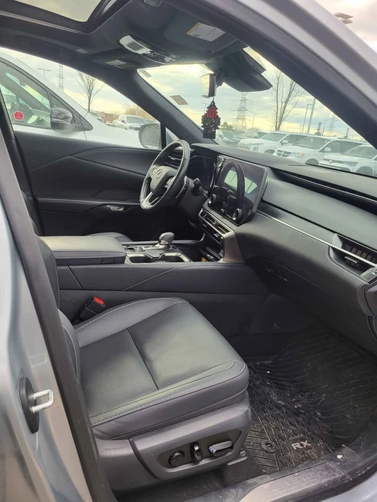 2023 Lexus RX 5th Gen - Image 9 of 11