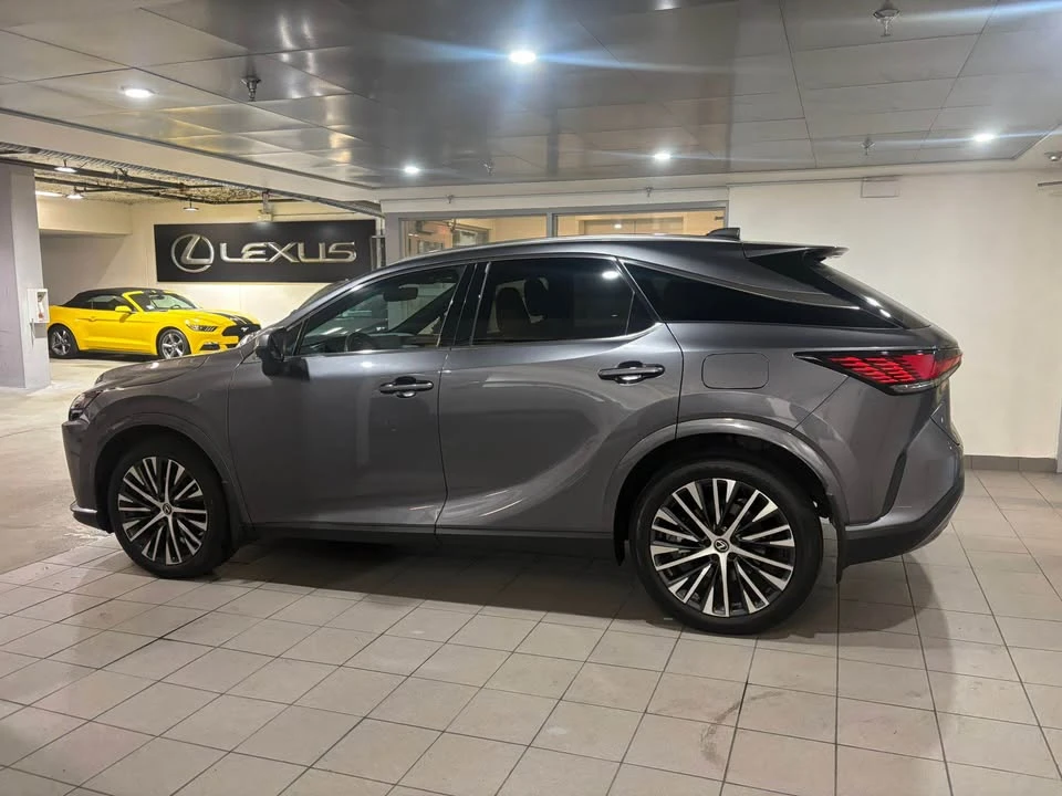 2023 Lexus RX 5th Gen - Image 4 of 9