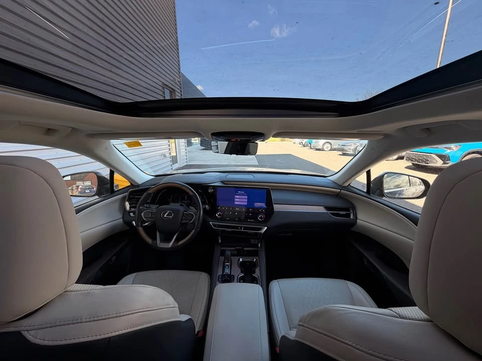 2023 Lexus RX 5th Gen - Image 11 of 16