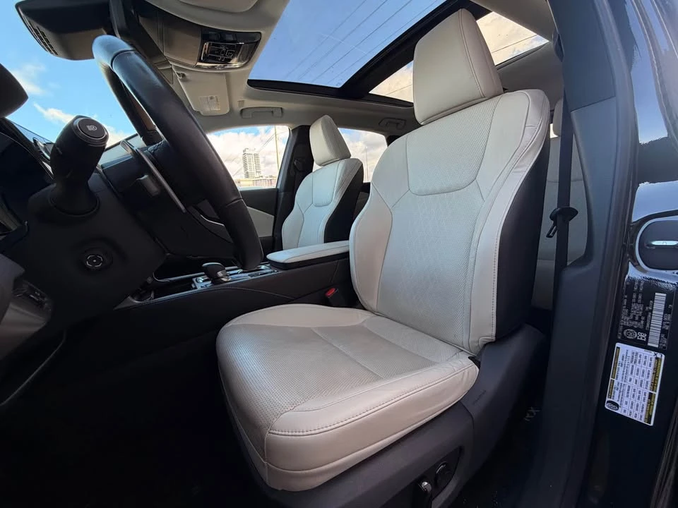 2023 Lexus RX 5th Gen - Image 13 of 16
