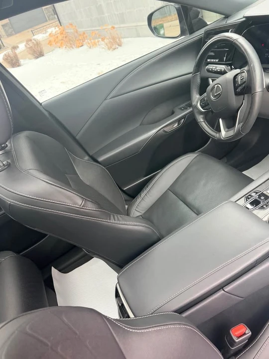 2023 Lexus RX 5th Gen - Image 12 of 13