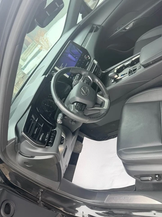 2023 Lexus RX 5th Gen - Image 9 of 13