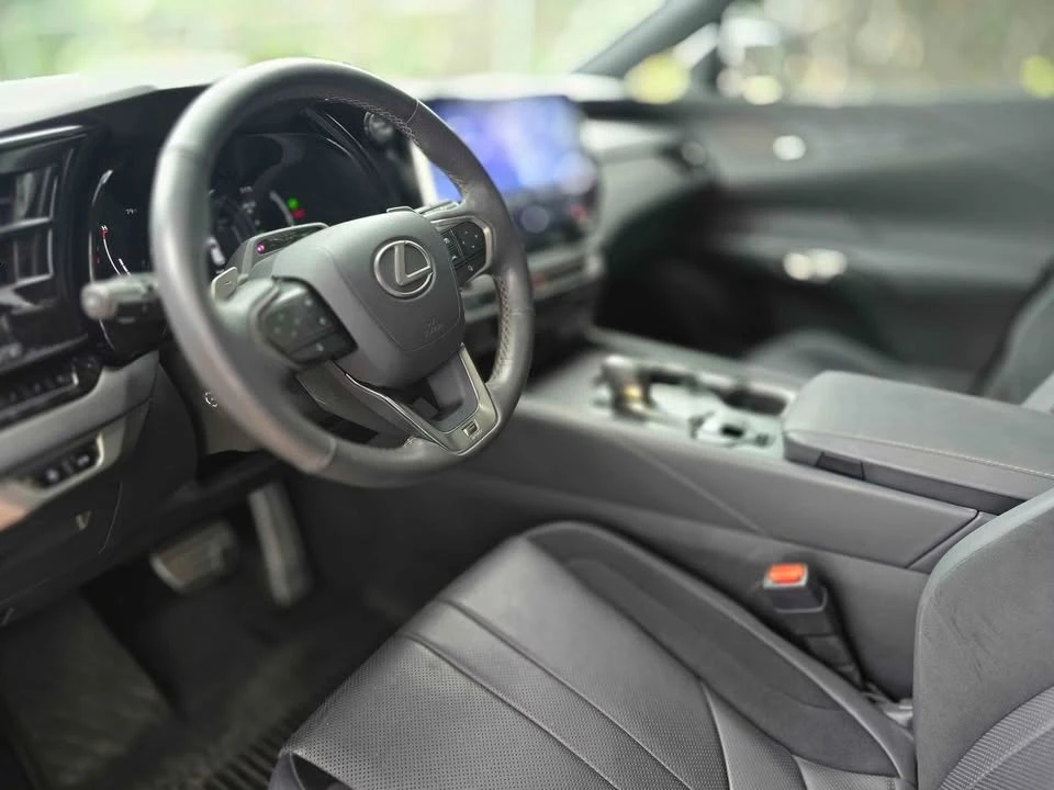 2023 Lexus RX 5th Gen - Image 7 of 9