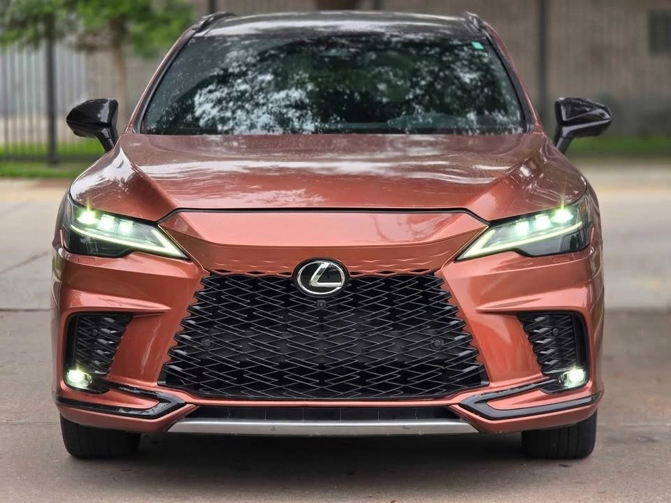 2023 Lexus RX 5th Gen - Image 6 of 9