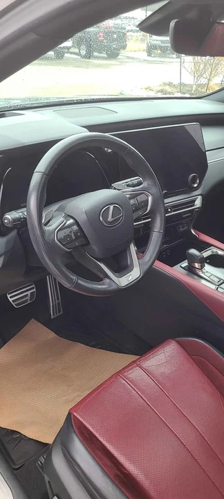 2023 Lexus RX 5th Gen - Image 4 of 6