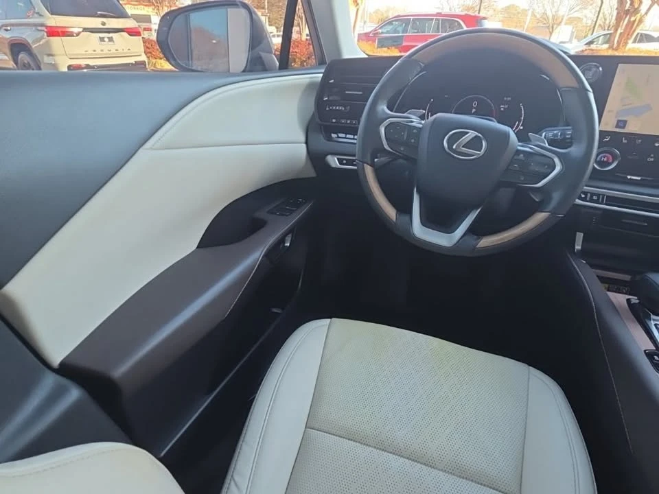 2023 Lexus RX 5th Gen - Image 19 of 20