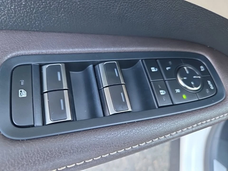 2023 Lexus RX 5th Gen - Image 11 of 20