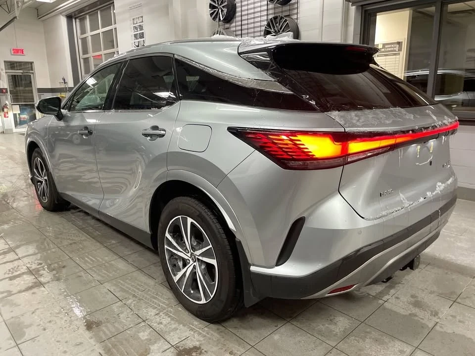 2023 Lexus RX 5th Gen - Image 8 of 15