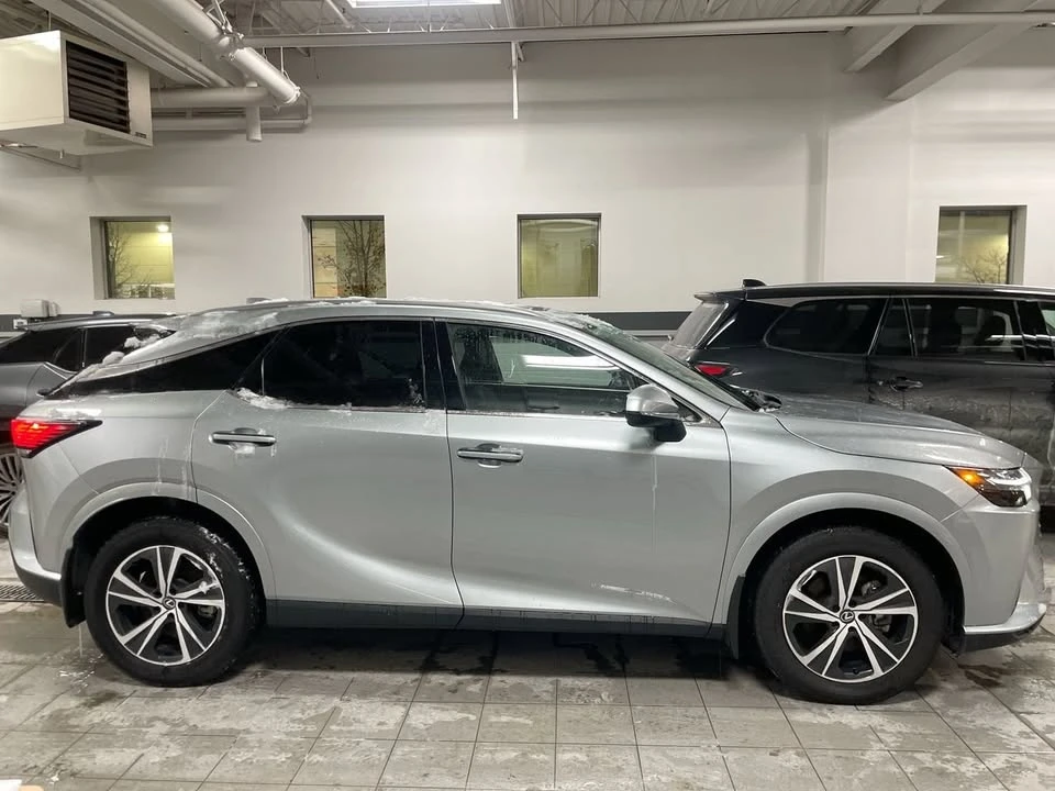 2023 Lexus RX 5th Gen - Image 14 of 15