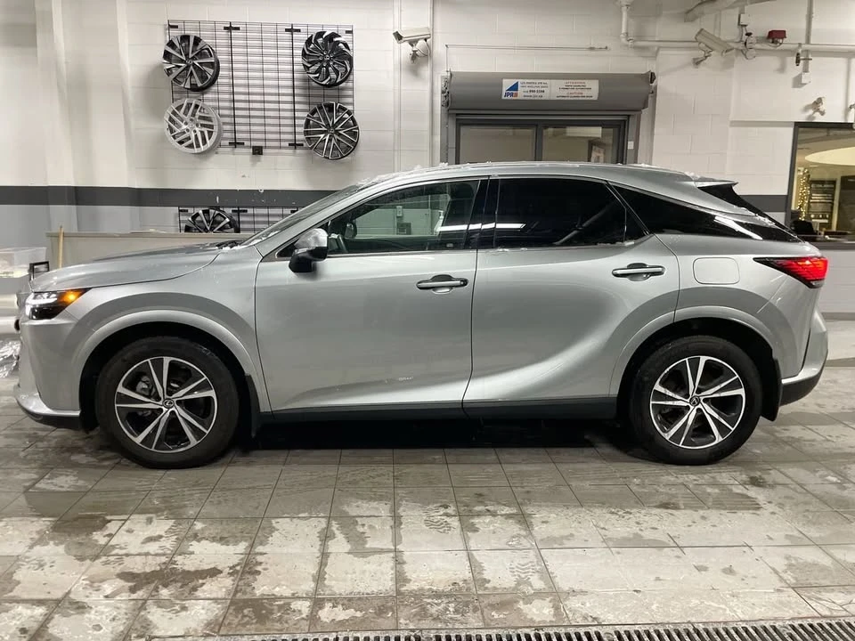 2023 Lexus RX 5th Gen - Image 6 of 15