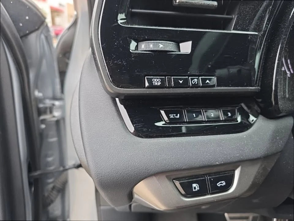 2023 Lexus RX 5th Gen - Image 10 of 15